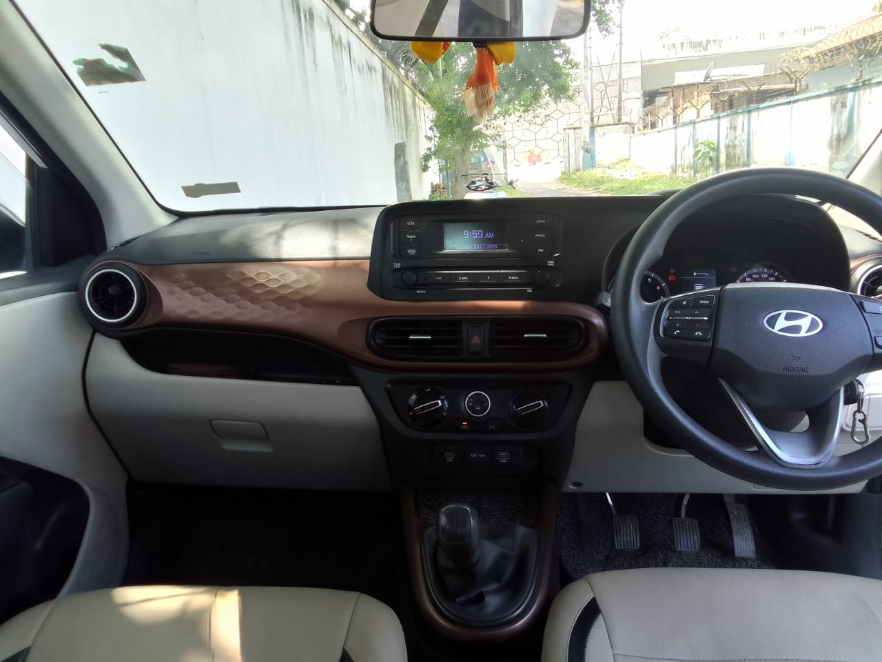 Hyundai Aura thumbnail 2