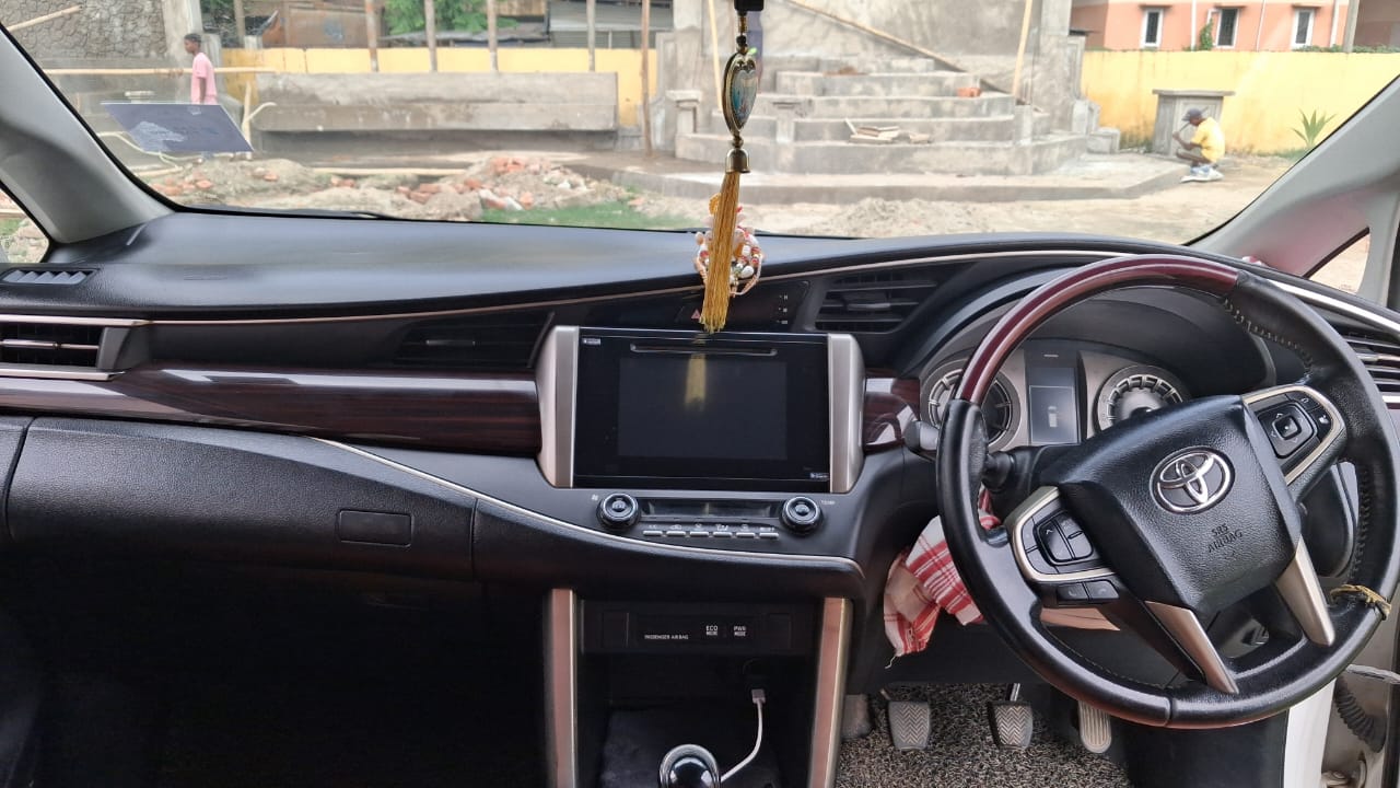 Innova Crysta thumbnail 4