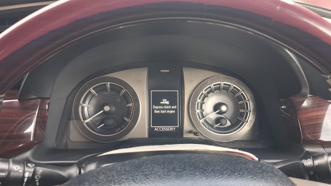 Innova Crysta thumbnail 5